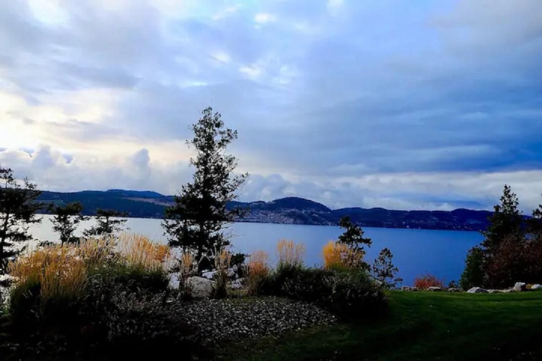Cozystay Signature Lake Okanagan Resort Kelowna Zewnętrze zdjęcie