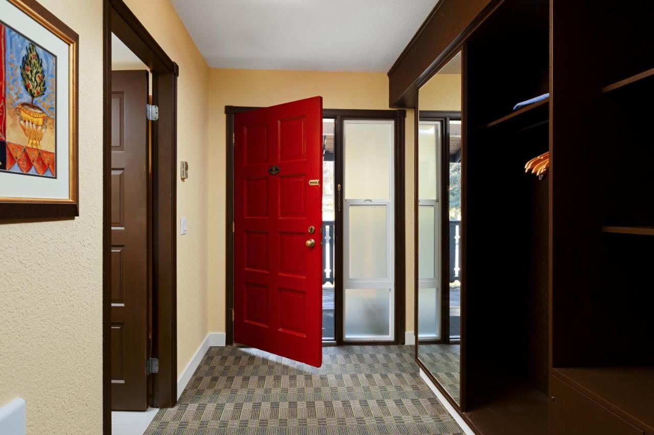 Cozystay Signature Lake Okanagan Resort Kelowna Zewnętrze zdjęcie